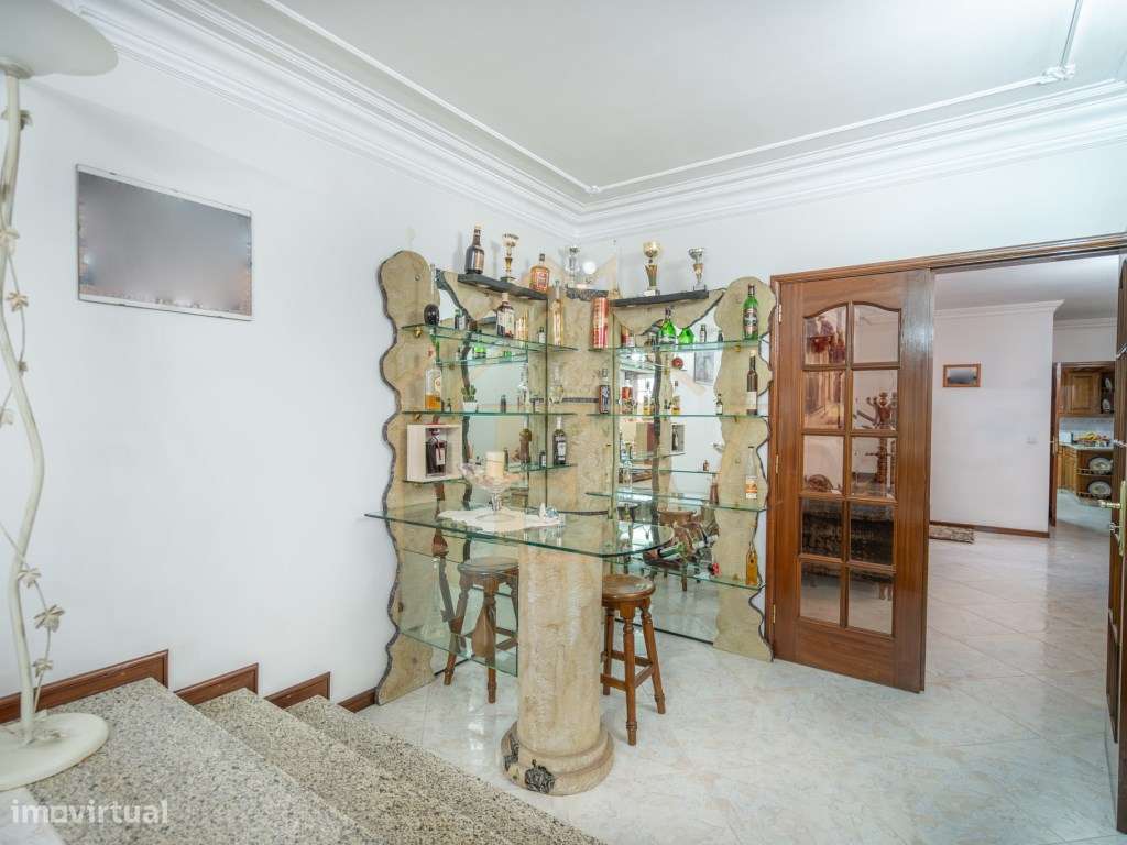 Moradia T4 em Aldão-23