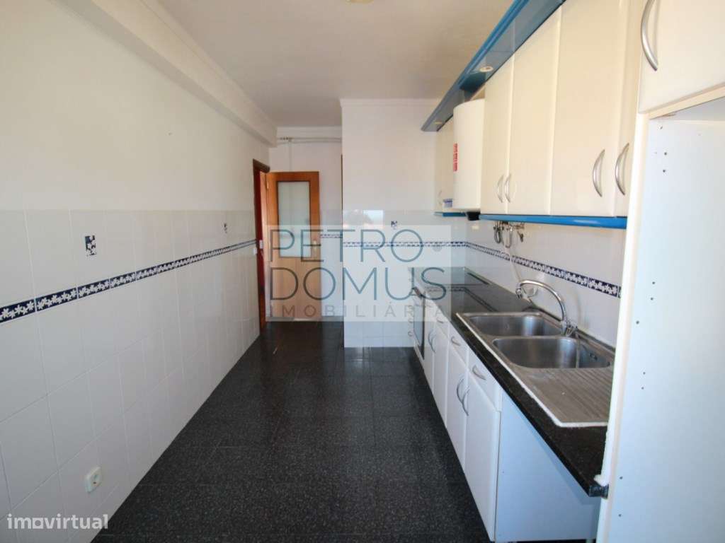 APARTAMENTO T3 | GARAGEM | VISTA CIDADE-8