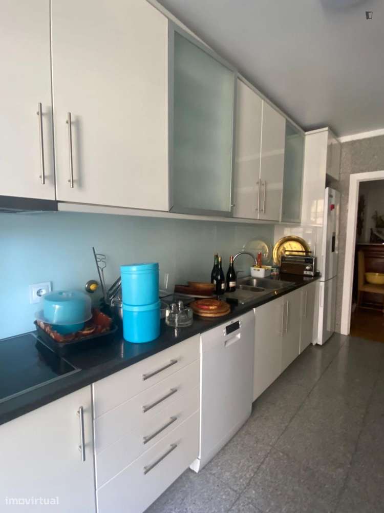 Quarto - localizado em Ramalde Porto - Grande imagem: 2/3