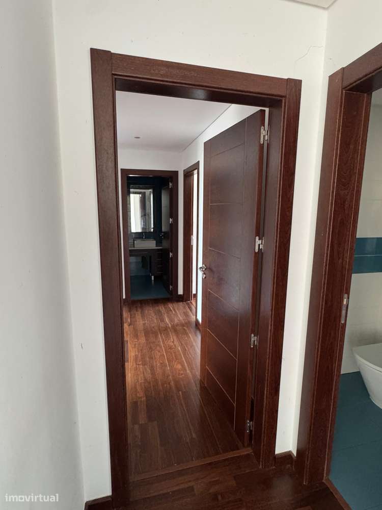 T4 com varanda, garagem e acessibilidade, 195m²-30