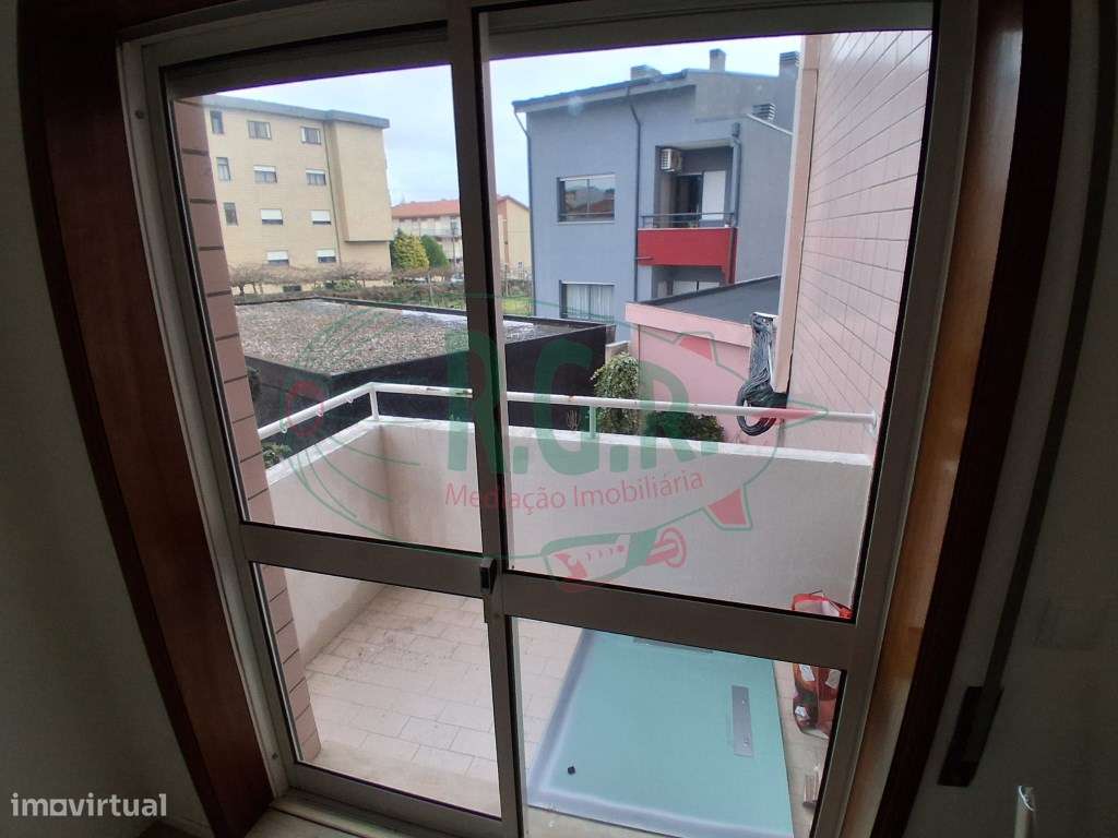 T2 Próximo ao Metro da Campainha/ Estação de Comboio-7