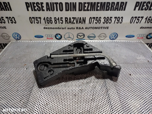 Suport Cheie De Roti Carlig Tractare Scule Audi Q7 4L 2006-2007-2008-2009-2010-2011-2012-2013-2014-2015-2016 - Dezmembrari Arad - 1