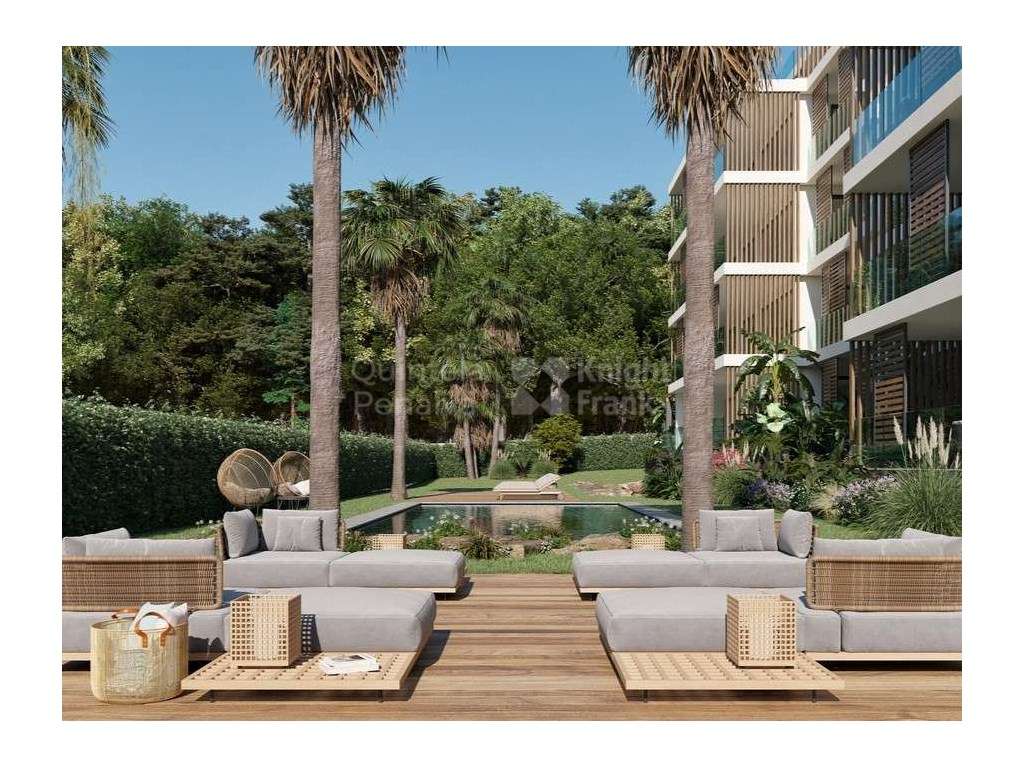 Apartamento T3 com jardim, localizado na Parede, Cascais-29