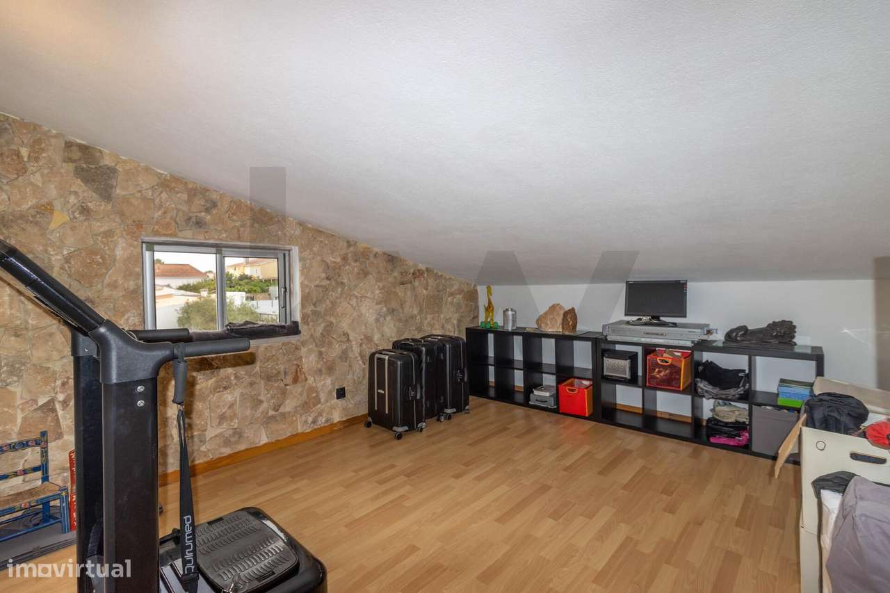 Moradia Isolada em Lote de 1.000 m2 a 20 min de Lisboa!-17