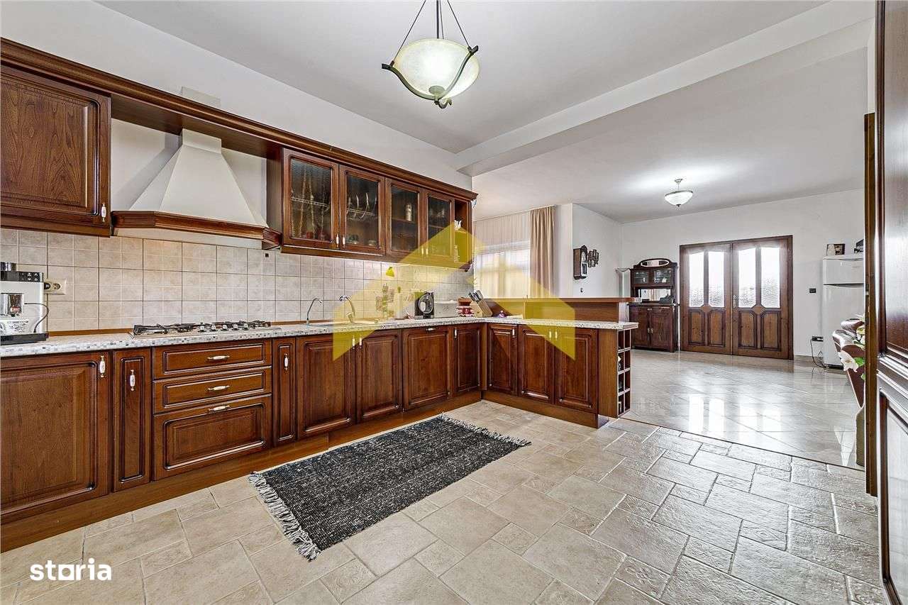 Vila cu 5 camere de vanzare zona Tabacovici-4