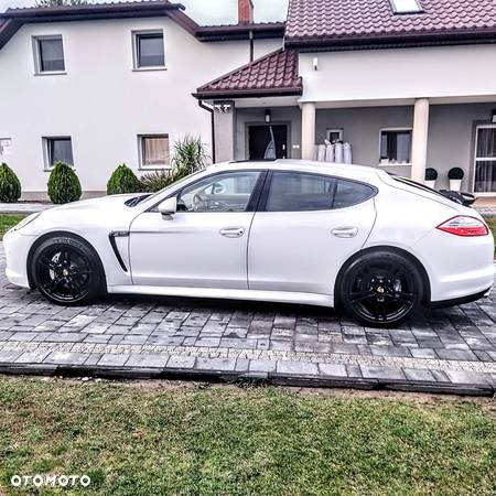 Porsche Panamera 4 PDK Platinum Edition - 2