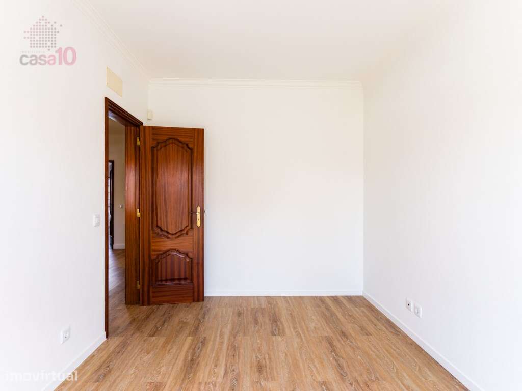 Moradia V5+1 renovada em zona de excelência em Alcochete-36