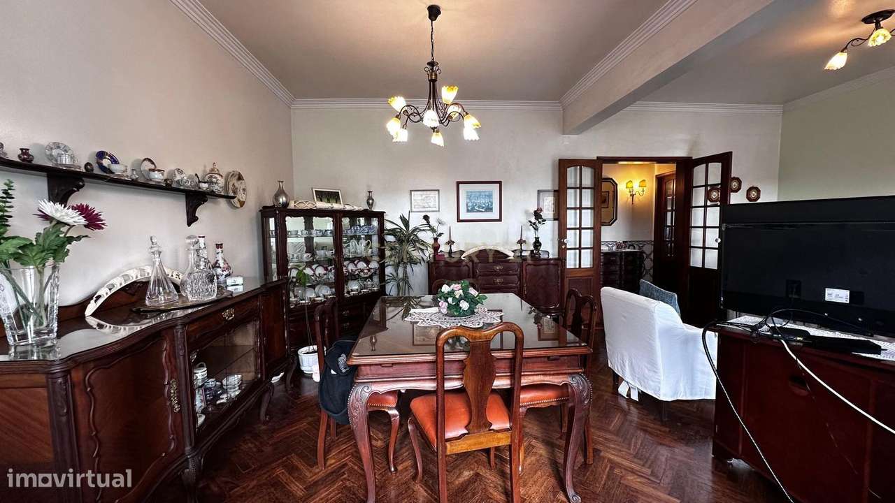 Apartamento T4 à Venda em Benfica – 9.º Andar com Vista Desafogada | E-4