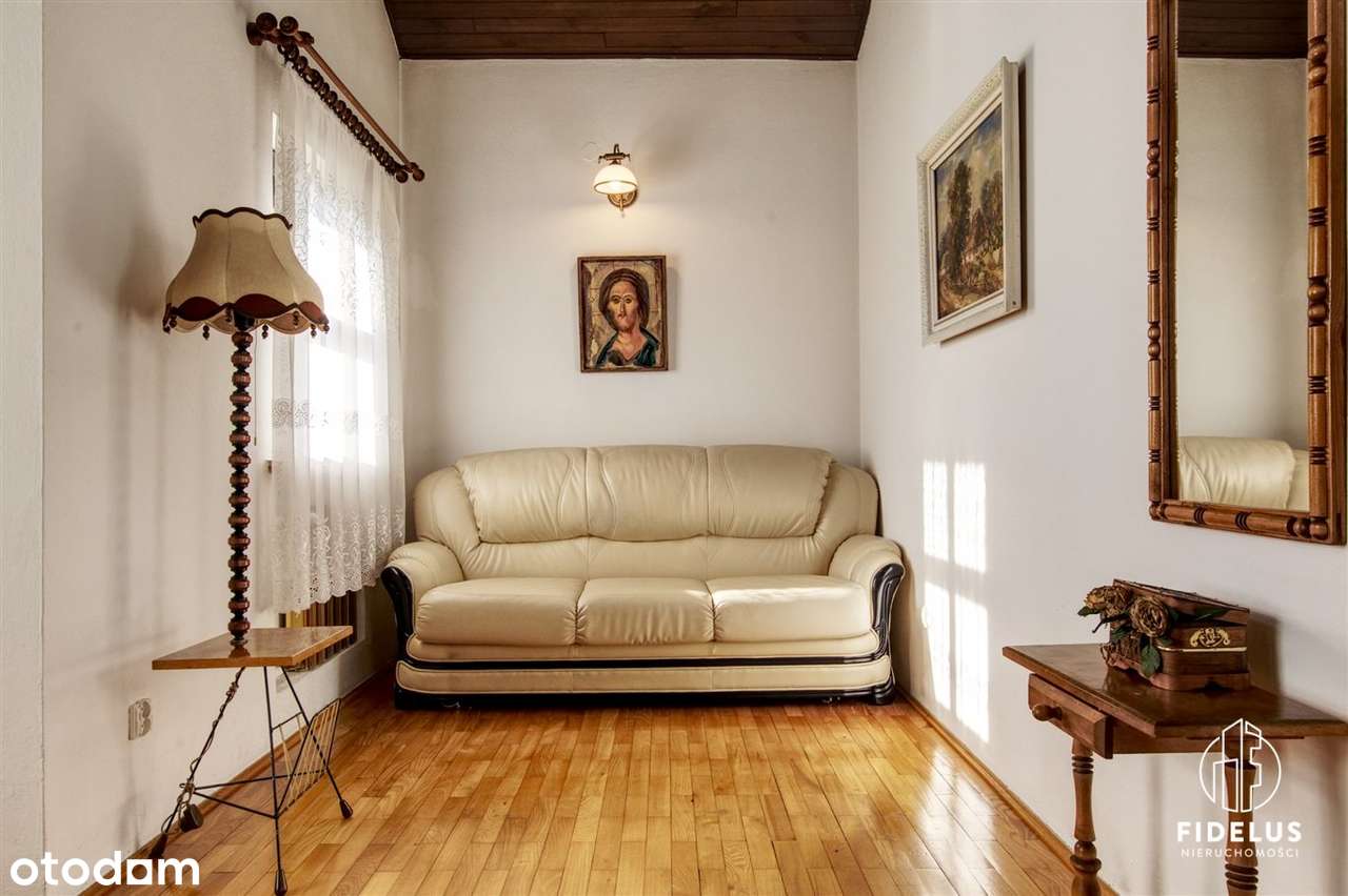 Dom w Kętach w stylu willi podmiejskiej-19