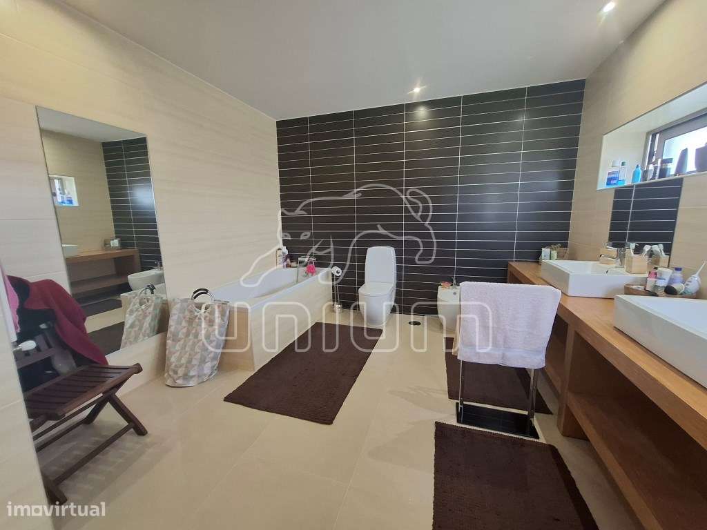 Fabulosa Moradia Geminada T3 com Jardim-27