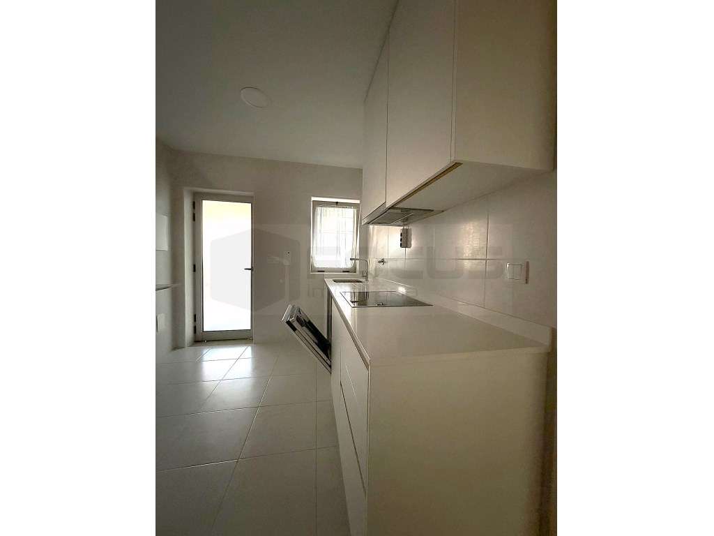 Apartamento T2 renovado com terraço Esgueira - CENTRO-3