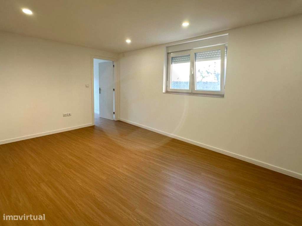 Andar Moradia T1 Totalmente Remodelado em Amorim na Póvoa de Varzim - Grande imagem: 2/25