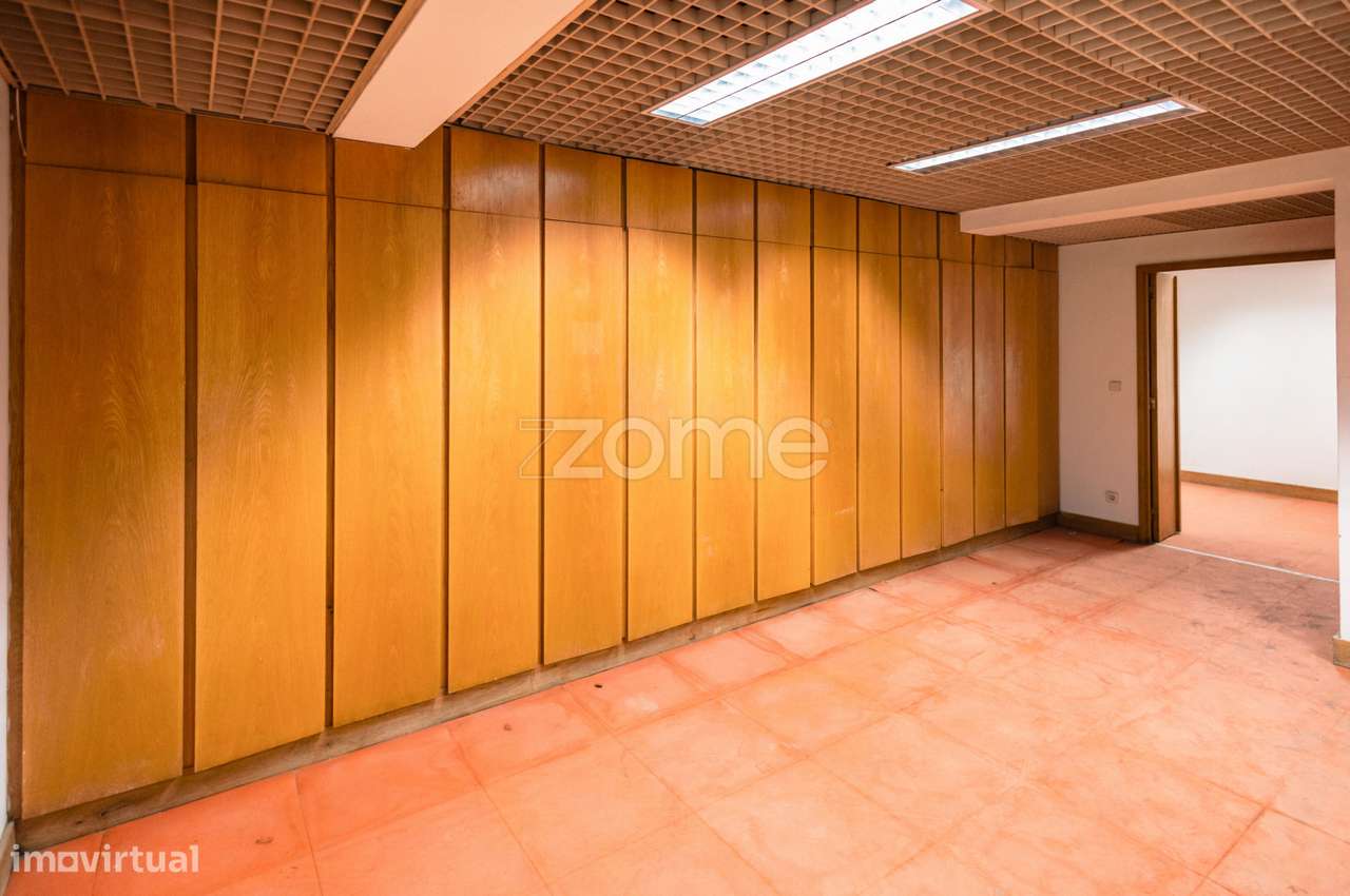 Loja com montra de 175m2 em Odivelas-20