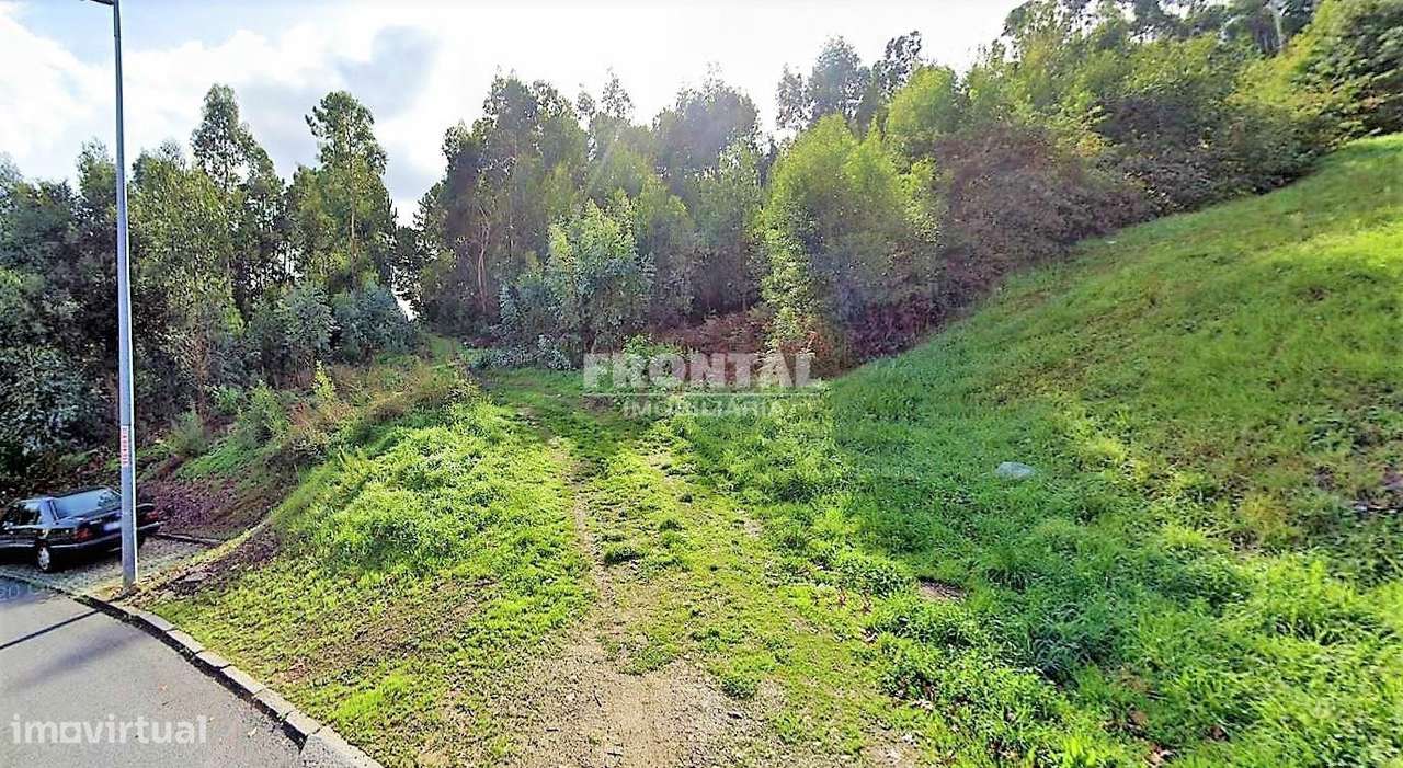 Terreno com 2 900 m2 em Crestuma - Grande imagem: 2/14