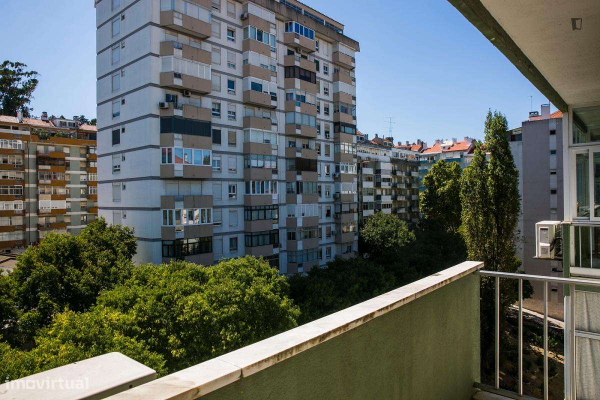 Quarto - localizado em Benfica Lisbon - Grande imagem: 4/7