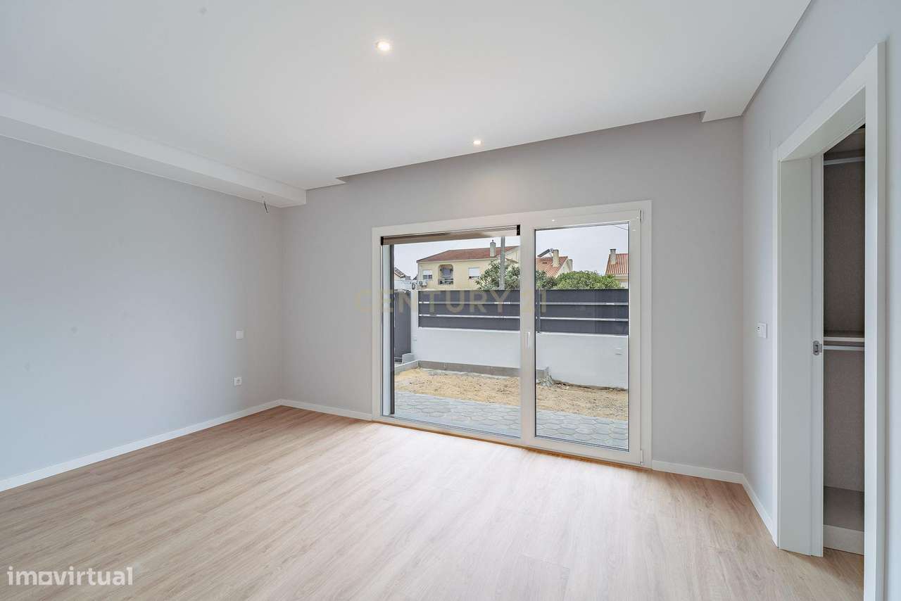 Moradia Nova térrea T3+1 em Fernão Ferro, Seixal-40