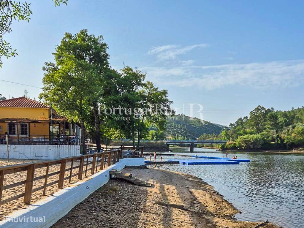 Casa T2 para recuperar junto à praia Fluvial da Ortiga - Grande imagem: 4/23