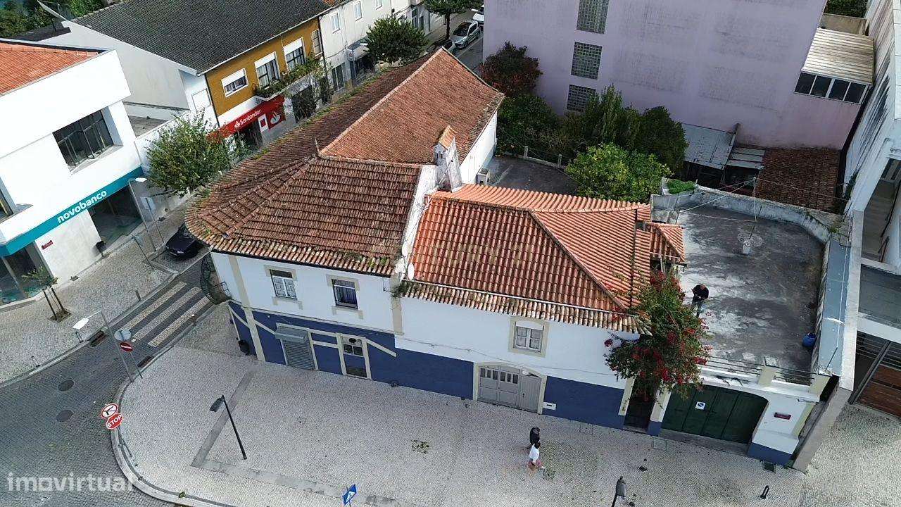 Moradia T6 + Comércio - centro da Vila de Condeixa-a-Nova (Coimbra) - Grande imagem: 2/60