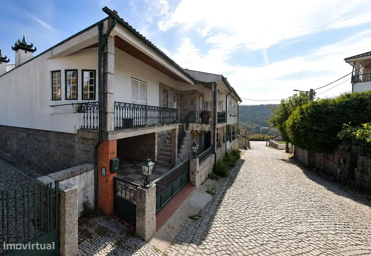 Moradia em Pedra | A 2 Minutos do Centro de Penafiel-0