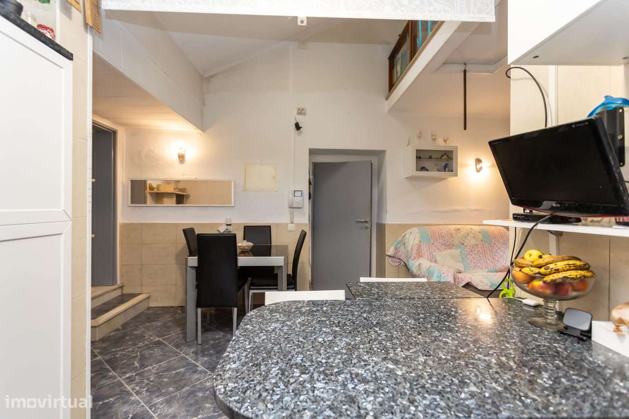 Moradia independente na Rua da Escola Nova-6