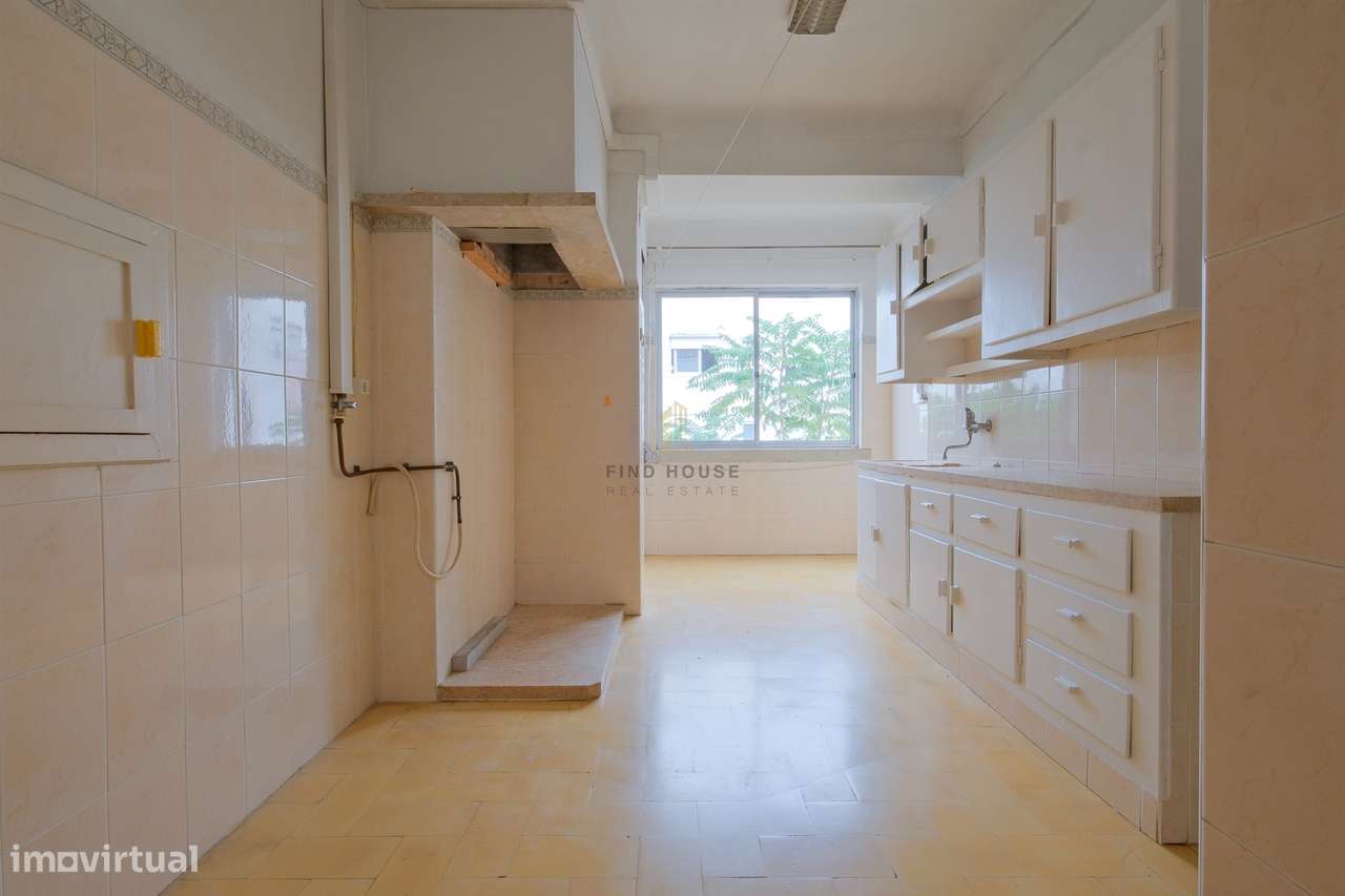 Apartamento T2 para remodelar no centro de Paço de Arcos-15