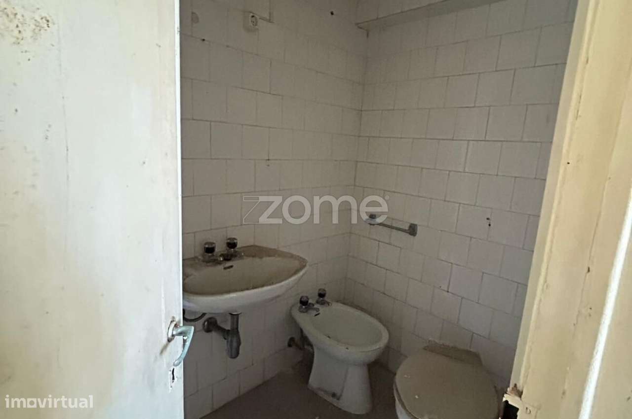 Moradia Geminada T1 para recuperar Santo Antonio- Funchal - Grande imagem: 3/9