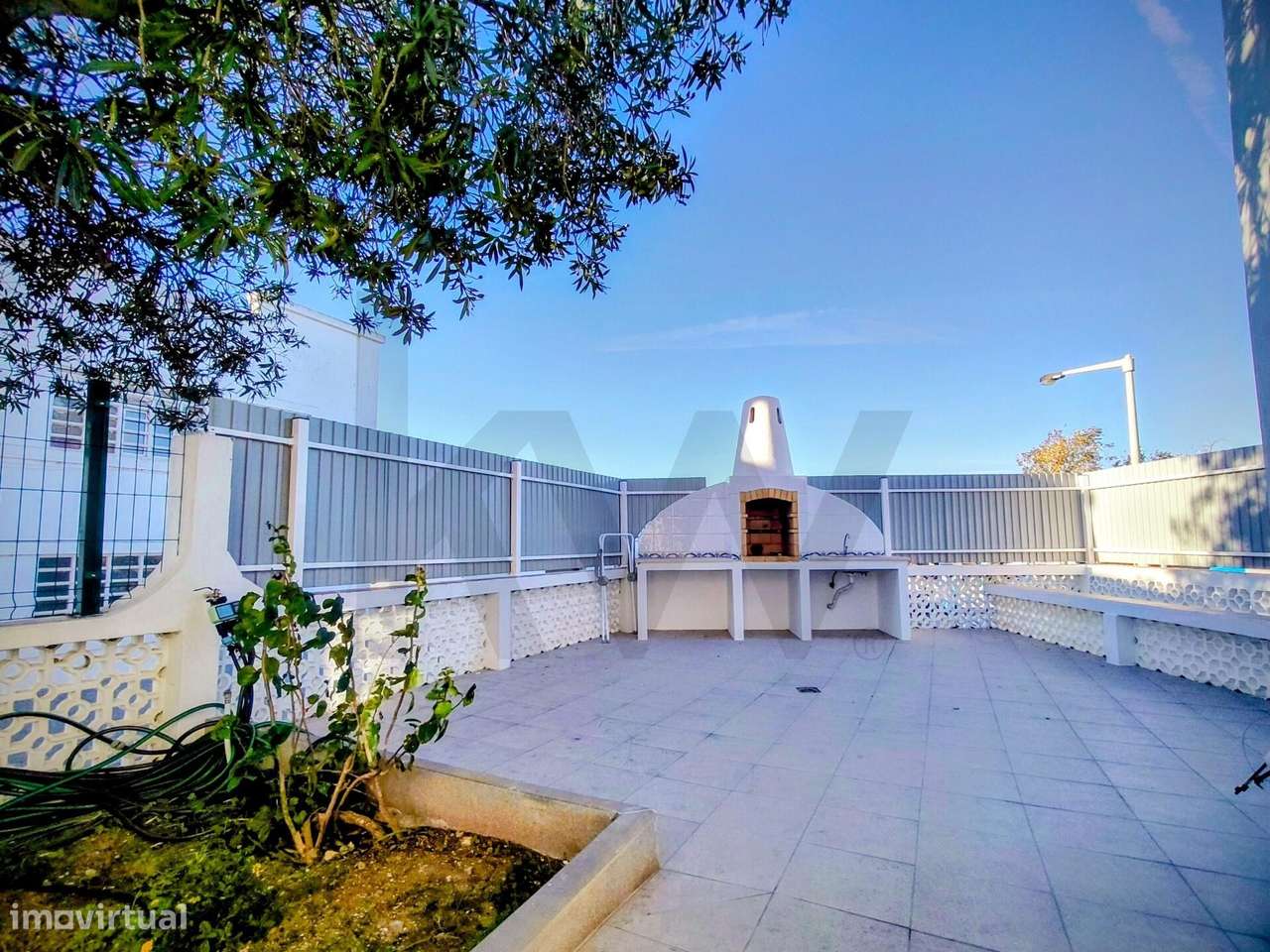 Moradia T4 Renovada em Pinheiros de Marim, Olhão-31