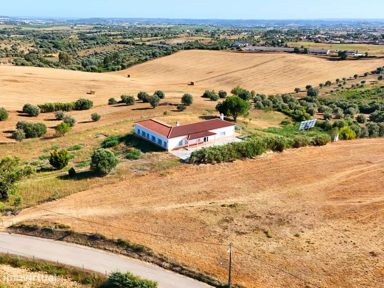 Moradia T4 inserida em propriedade com 9.680 m²-40