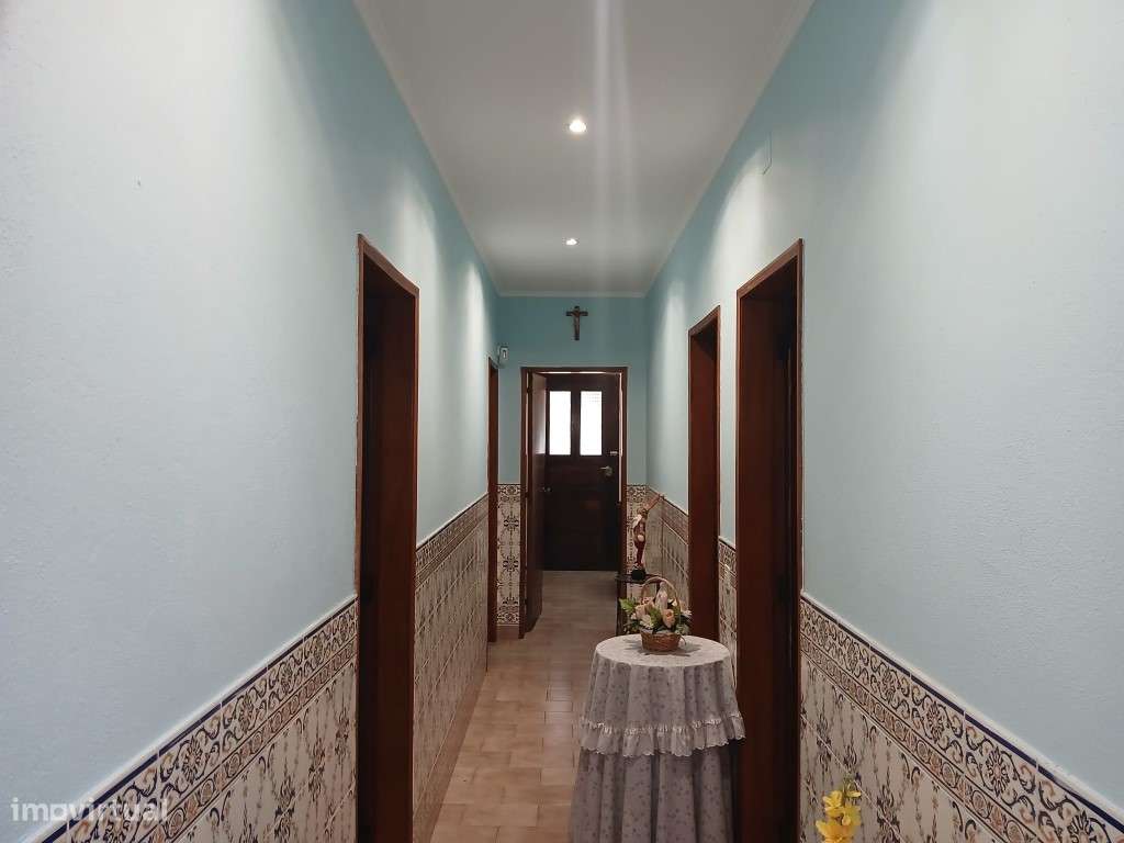 Moradia V3 c quintal no centro de Almeirim - Grande imagem: 3/13