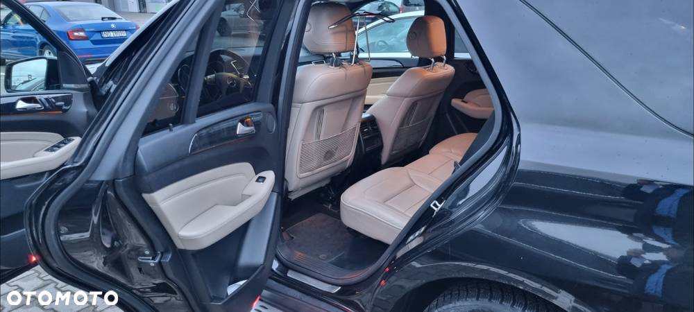 Mercedes-Benz ML 350 BlueTec 4-Matic - 16