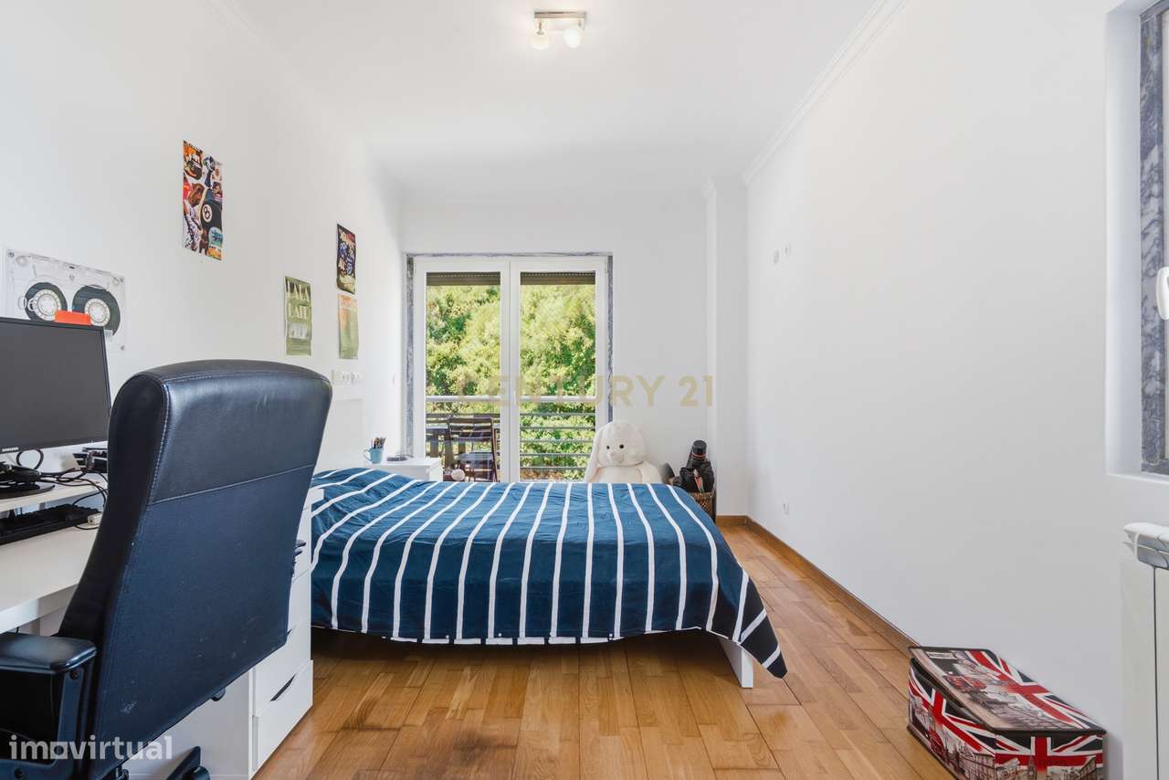 Elegante Apartamento T3 no Estoril com Box Fechada para 3 carros a pou-20