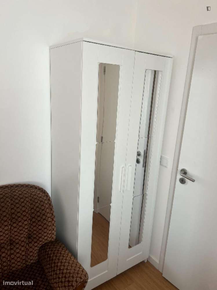 Quarto - localizado em Pedrouços Porto - Grande imagem: 5/6
