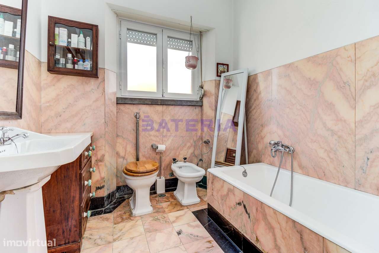 Moradia Independente T5 em Linda-a-Velha-24