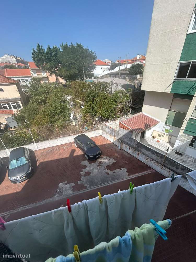 Apartamento T3 com varanda e garagem em Cacém-17