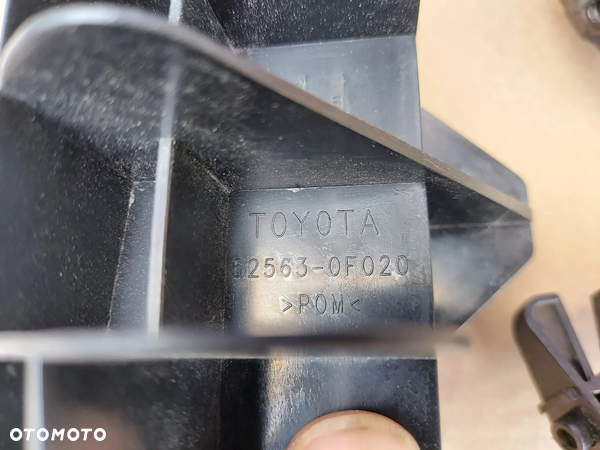 Toyota Verso 09-18 Ślizg Zderzaka Tył Lewy L - 3