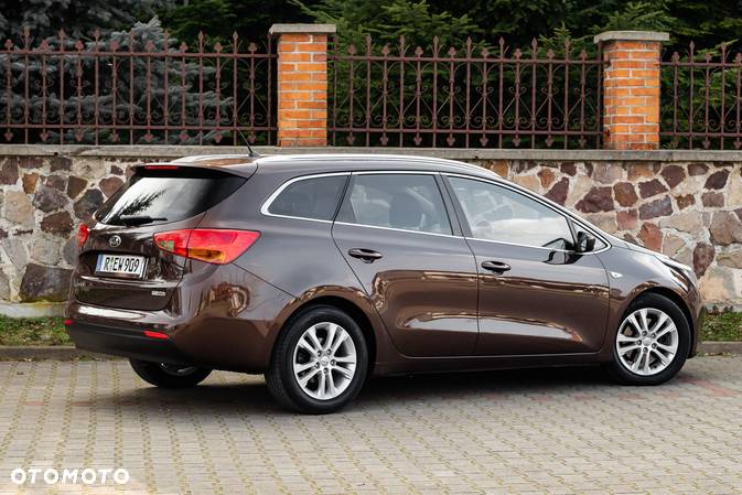 Kia Ceed 1.6 CRDi 128 Fifa World Cup Edition - 17