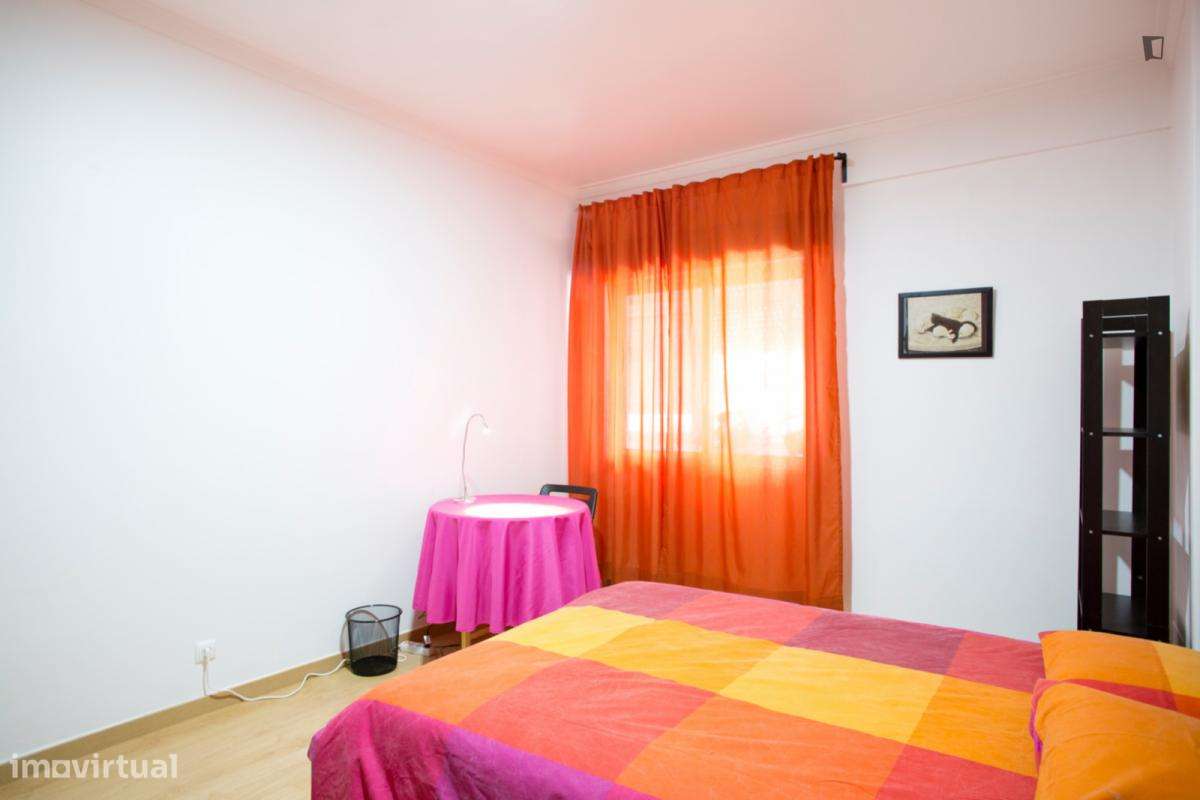 Quarto - localizado em Pontinha Lisbon - Grande imagem: 5/6