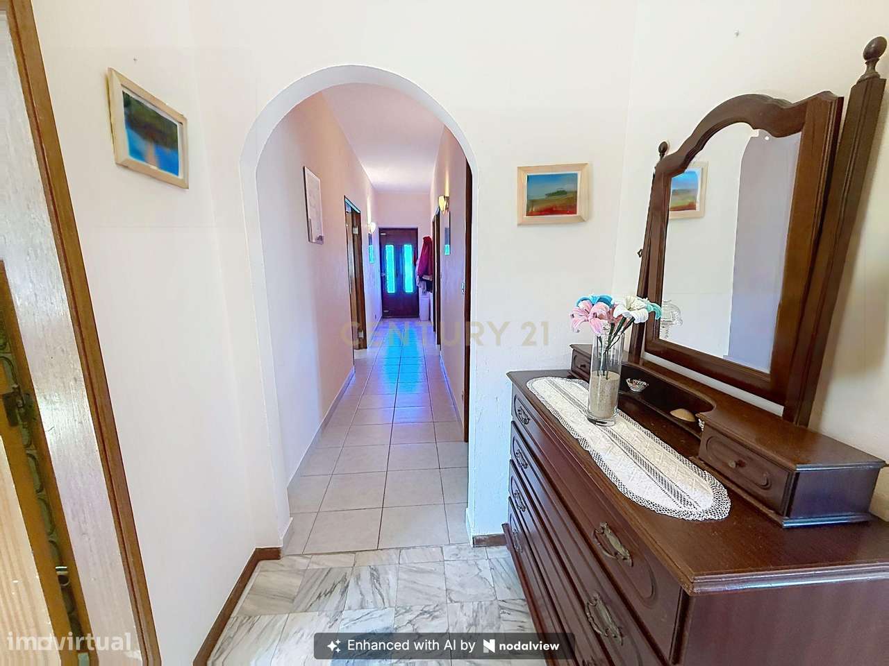 Moradia Espaçosa com 5 Quartos, Garagem Dupla e Vistas Deslumbrantes s-3