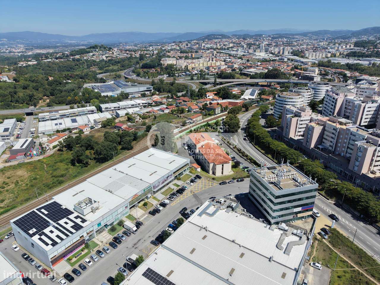 Pavilhão Comercial c/ área bruta de 1782m2 em Ferreiros-3