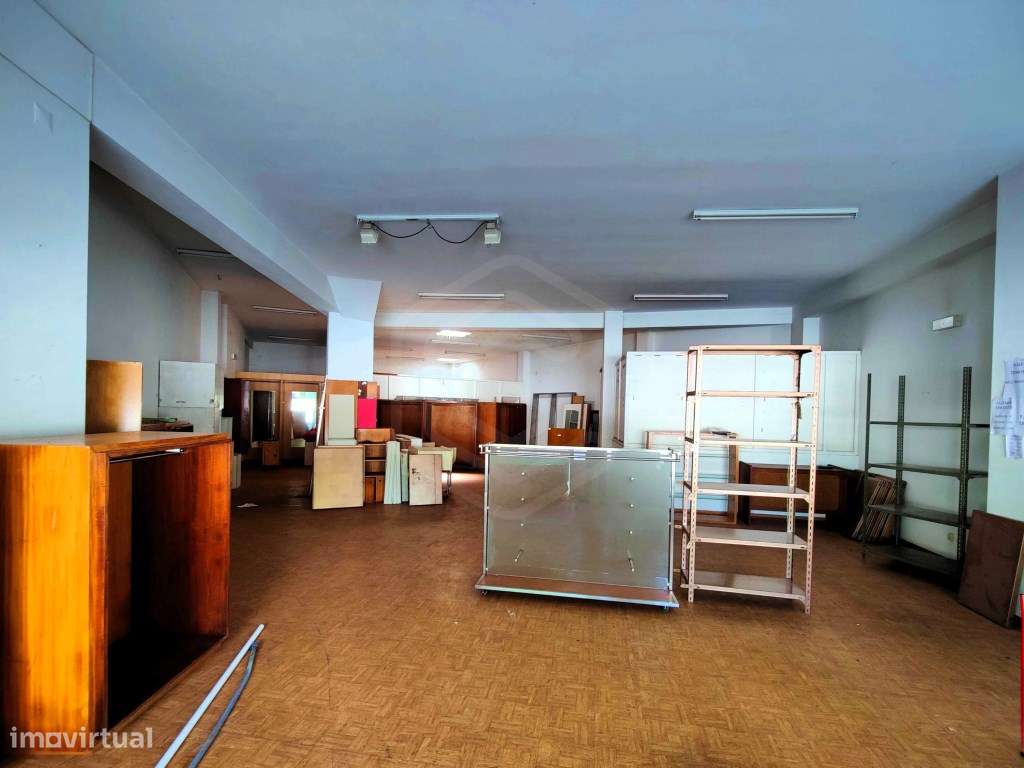 Espaço Comercial na praça Luís Ribeiro em S. João da Madeira - Grande imagem: 5/6