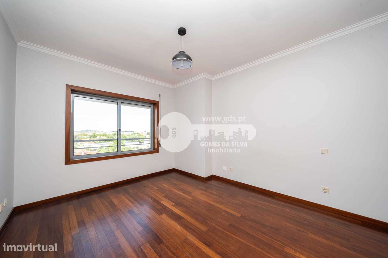 T5 Duplex na Rua Bernardo Sequeira, São Vítor-33