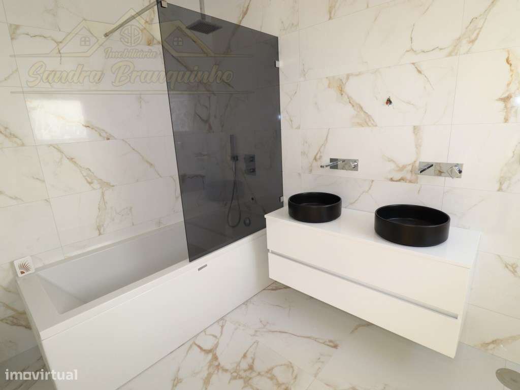 Moradia T5(NOVA) com Piscina-35