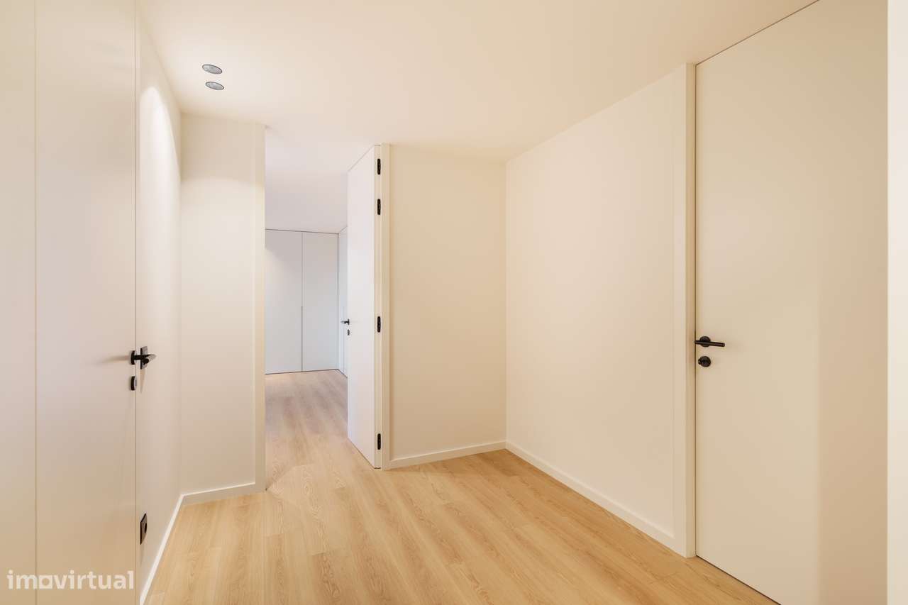 Apartamento T3 Novo com Vistas & Varanda-35