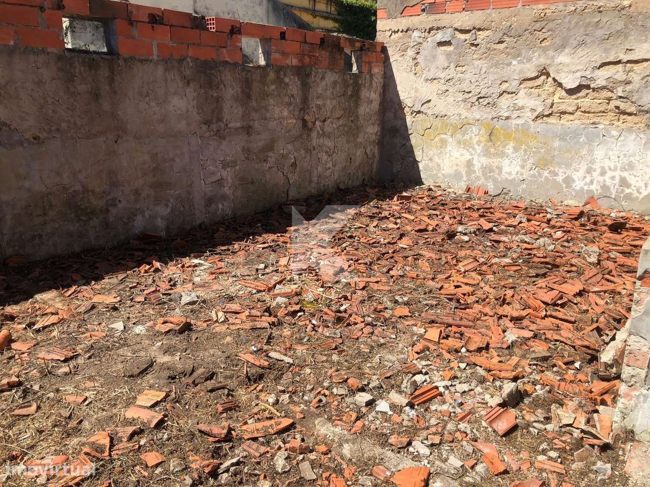 Moradia T7 em Coimbra para restaurar-20