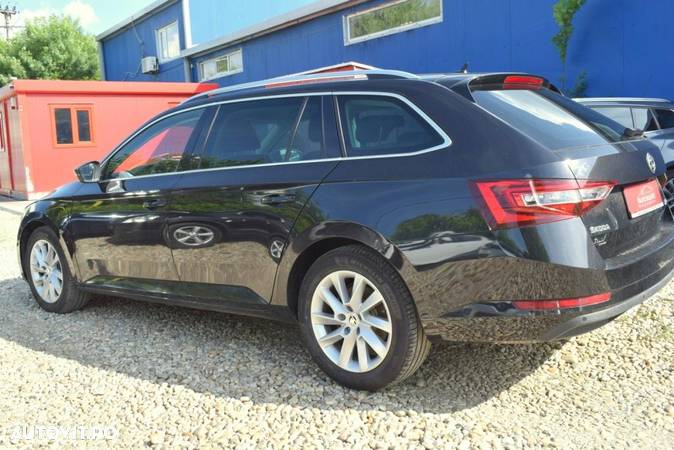 Skoda Superb ver-combi-2-0-tdi-dsg - 4