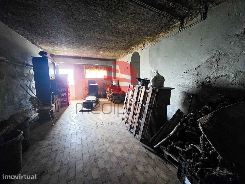 MORADIA T8 C/ LOGRADOURO, COMÉRCIO E TERENO-14