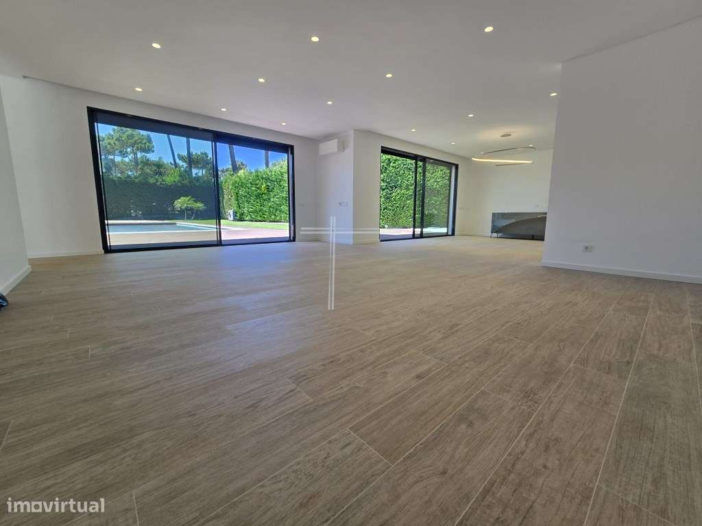 Moradia isolada T4, arquitetura contemporânea com garagem e piscina...-9