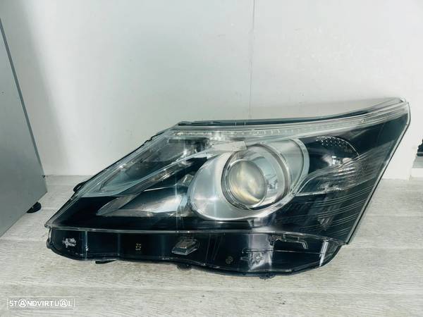 Farol Esquerdo Toyota Avensis - 2012 / 2015 - F684 - 1