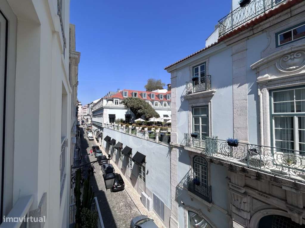 Apartamento T2 com varanda fechada e estacionamento junto à Av. Lib...-21