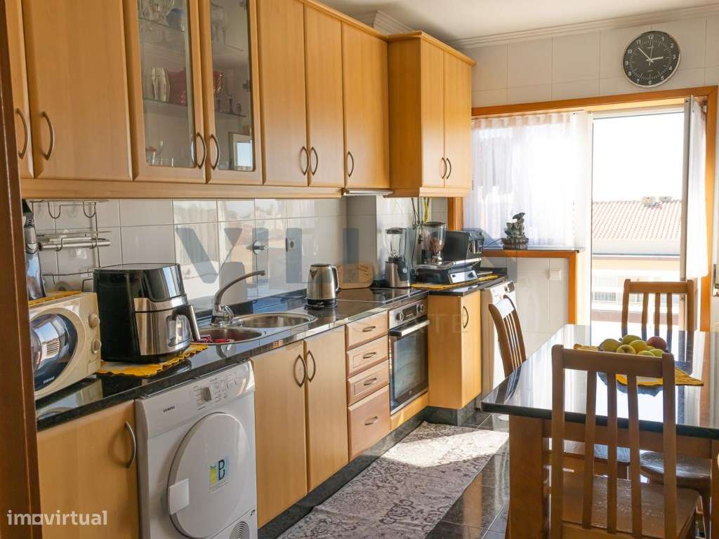 Apartamento T2 com Sótão e Garagem Fechada em Vila do Conde-0